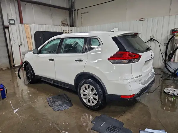 KNMAT2MV1HP567429 2017 NISSAN ROGUE - Image 2
