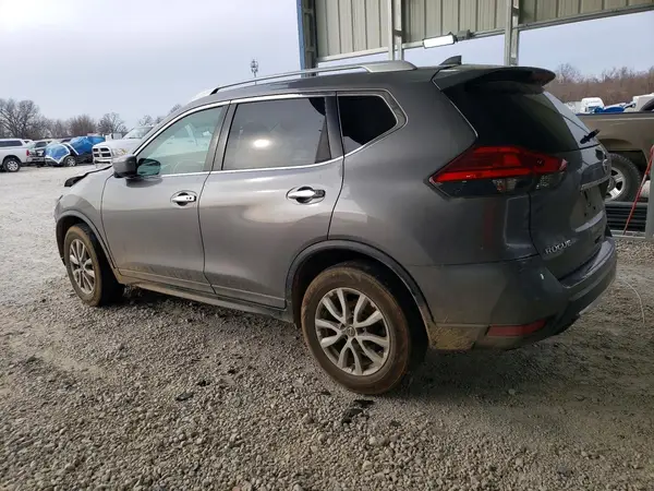 KNMAT2MV1HP579211 2017 NISSAN ROGUE - Image 2