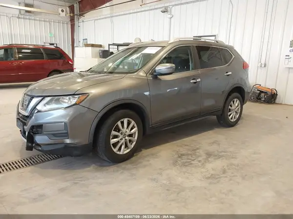 KNMAT2MV1HP583730 2017 NISSAN ROGUE - Image 2