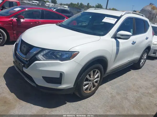KNMAT2MV1HP584120 2017 NISSAN ROGUE - Image 2