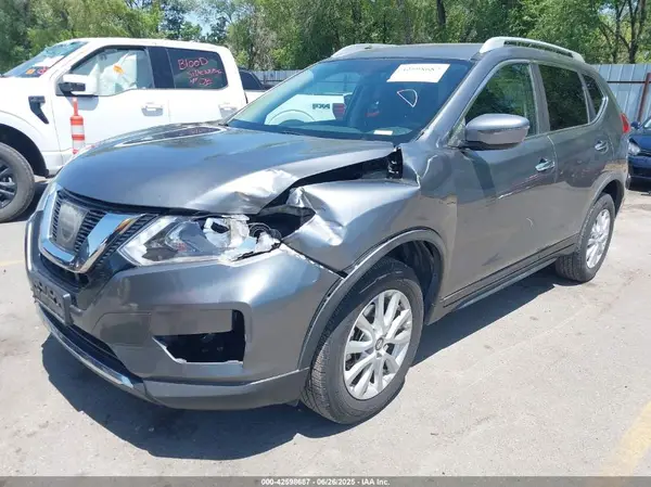 KNMAT2MV1HP584912 2017 NISSAN ROGUE - Image 2