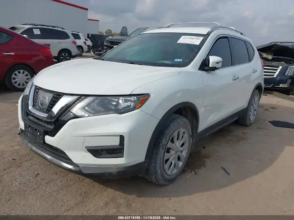 KNMAT2MV1HP586644 2017 NISSAN ROGUE - Image 2