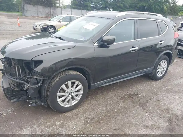KNMAT2MV1HP586899 2017 NISSAN ROGUE - Image 2