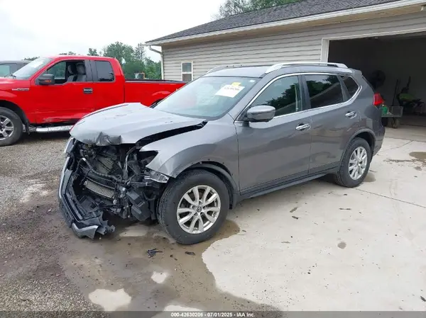 KNMAT2MV1HP587583 2017 NISSAN ROGUE - Image 2