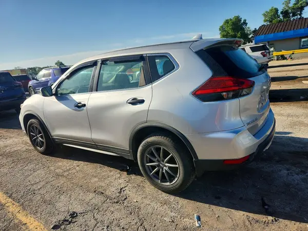 KNMAT2MV1HP588684 2017 NISSAN ROGUE - Image 2