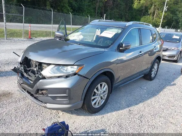 KNMAT2MV1HP597062 2017 NISSAN ROGUE - Image 2