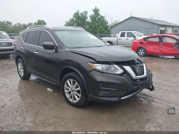 KNMAT2MV1HP601384 2017 NISSAN ROGUE - Image 1