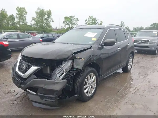 KNMAT2MV1HP601384 2017 NISSAN ROGUE - Image 2