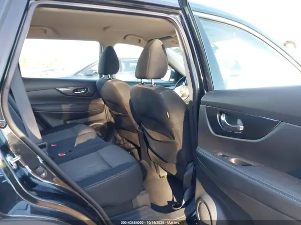 KNMAT2MV1HP604222 2017 NISSAN ROGUE - Image 8