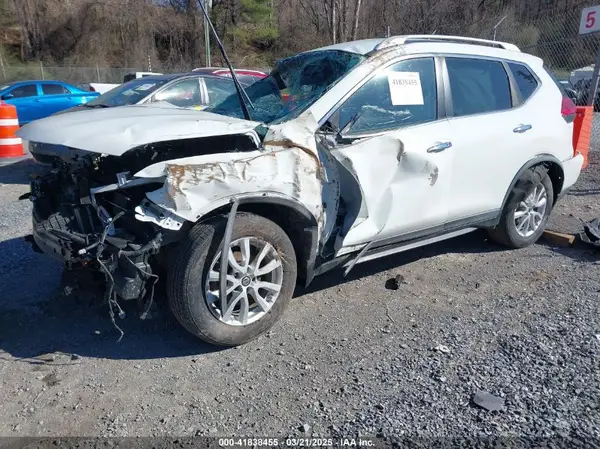 KNMAT2MV1HP605449 2017 NISSAN ROGUE - Image 2