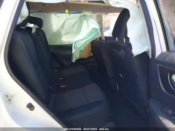 KNMAT2MV1HP605449 2017 NISSAN ROGUE - Image 8