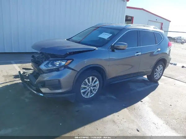 KNMAT2MV1HP607606 2017 NISSAN ROGUE - Image 2