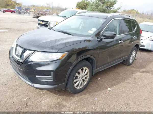 KNMAT2MV1HP608187 2017 NISSAN ROGUE - Image 2
