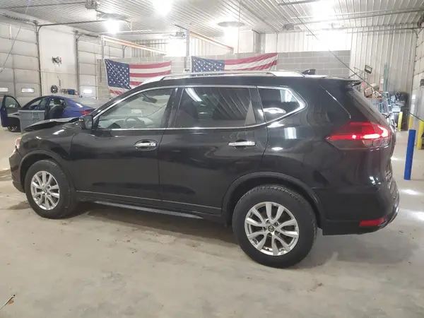 KNMAT2MV1HP609758 2017 NISSAN ROGUE - Image 2