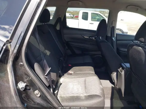 KNMAT2MV1HP611073 2017 NISSAN ROGUE - Image 8