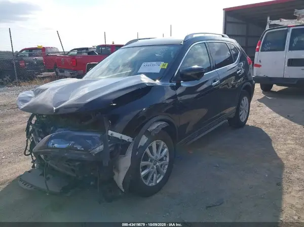 KNMAT2MV1HP618136 2017 NISSAN ROGUE - Image 2