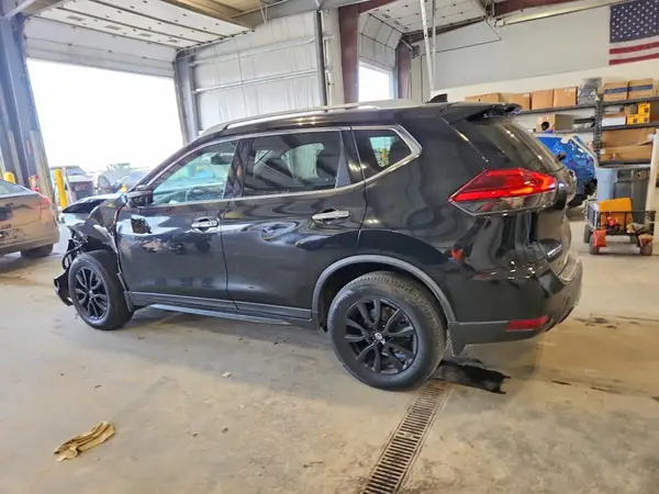 KNMAT2MV1HP618475 2017 NISSAN ROGUE - Image 2