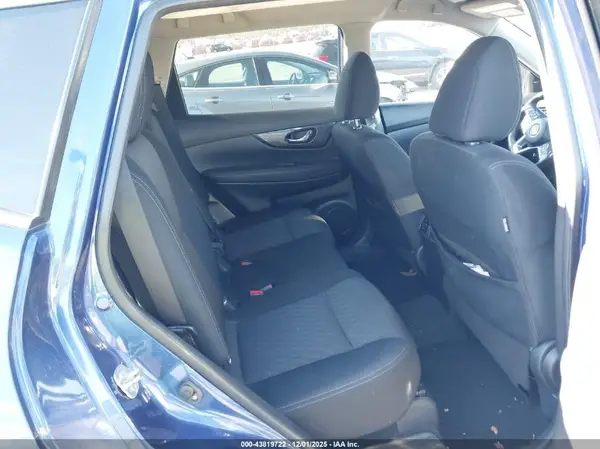 KNMAT2MV1HP619528 2017 NISSAN ROGUE - Image 8