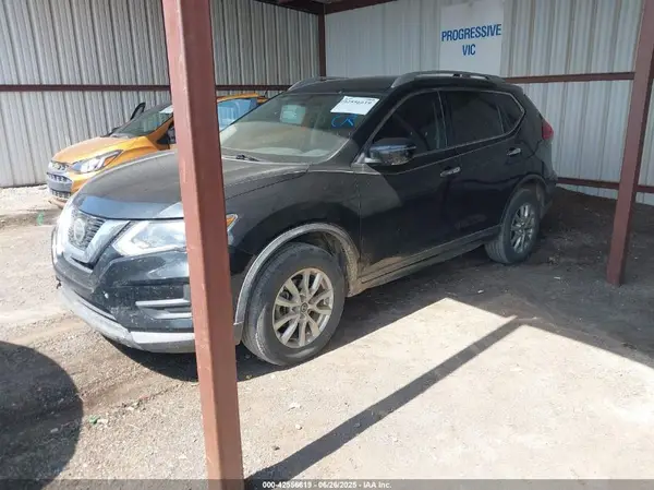 KNMAT2MV1JP502196 2018 NISSAN ROGUE - Image 2