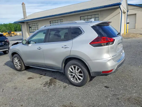 KNMAT2MV1JP503414 2018 NISSAN ROGUE - Image 2