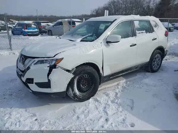 KNMAT2MV1JP503574 2018 NISSAN ROGUE - Image 2