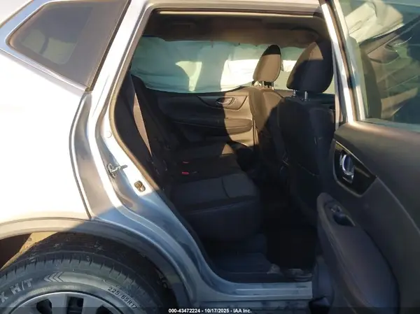 KNMAT2MV1JP504899 2018 NISSAN ROGUE - Image 8