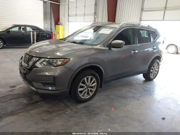 KNMAT2MV1JP505339 2018 NISSAN ROGUE - Image 2