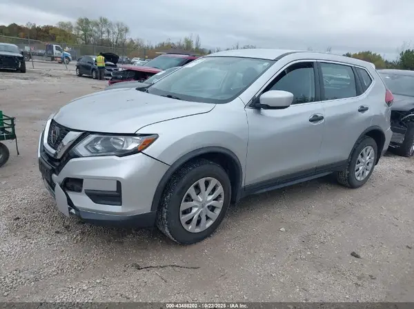 KNMAT2MV1JP512405 2018 NISSAN ROGUE - Image 2