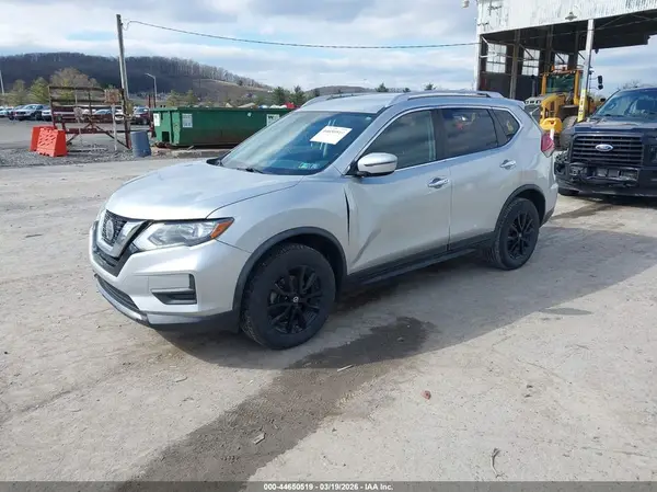 KNMAT2MV1JP514753 2018 NISSAN ROGUE - Image 2