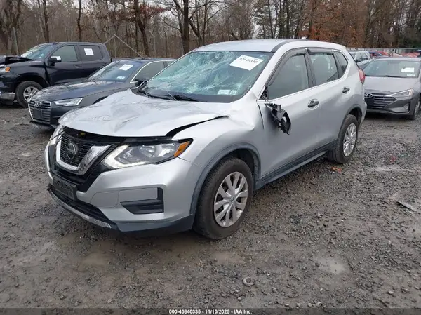 KNMAT2MV1JP516065 2018 NISSAN ROGUE - Image 2