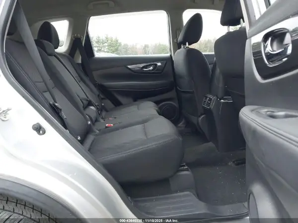 KNMAT2MV1JP516065 2018 NISSAN ROGUE - Image 8