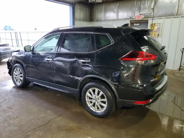 KNMAT2MV1JP517409 2018 NISSAN ROGUE - Image 2
