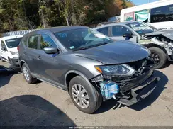 KNMAT2MV1JP517667 2018 NISSAN ROGUE