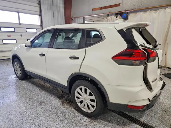 KNMAT2MV1JP517927 2018 NISSAN ROGUE - Image 2
