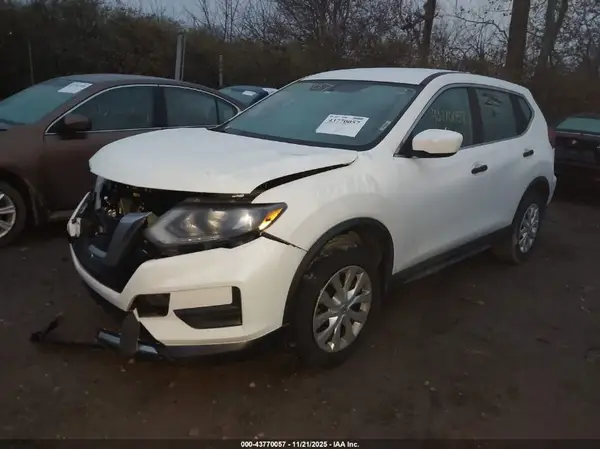 KNMAT2MV1JP517944 2018 NISSAN ROGUE - Image 2