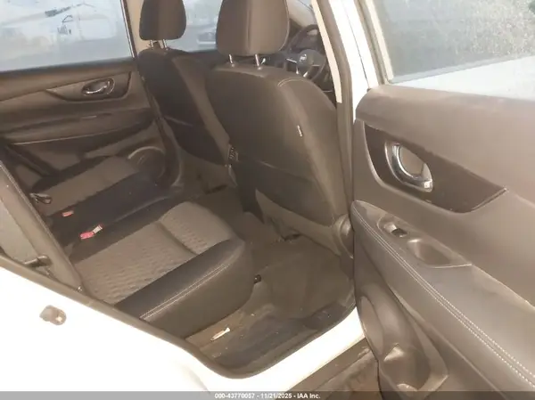 KNMAT2MV1JP517944 2018 NISSAN ROGUE - Image 8