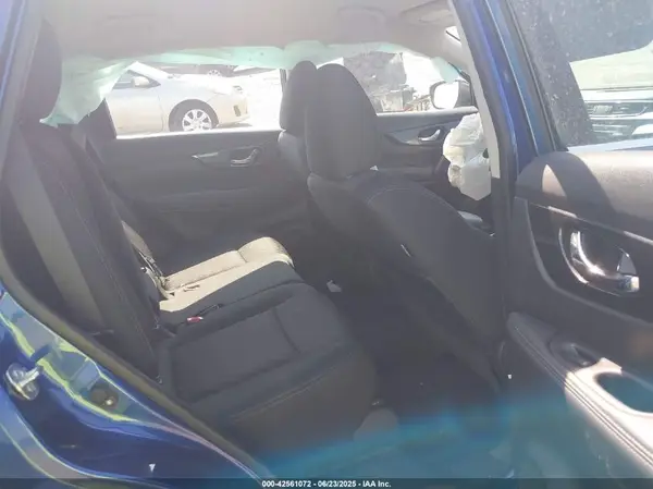 KNMAT2MV1JP518477 2018 NISSAN ROGUE - Image 8