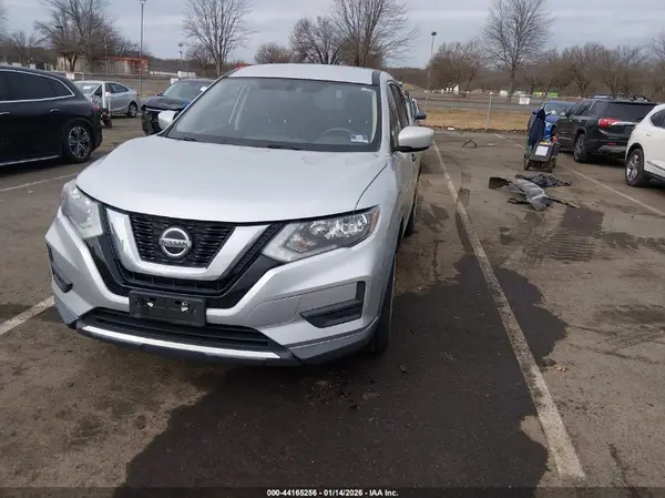 KNMAT2MV1JP518737 2018 NISSAN ROGUE - Image 2