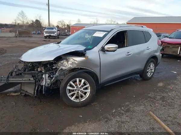 KNMAT2MV1JP519709 2018 NISSAN ROGUE - Image 2