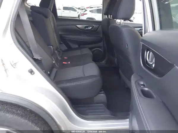 KNMAT2MV1JP519709 2018 NISSAN ROGUE - Image 8