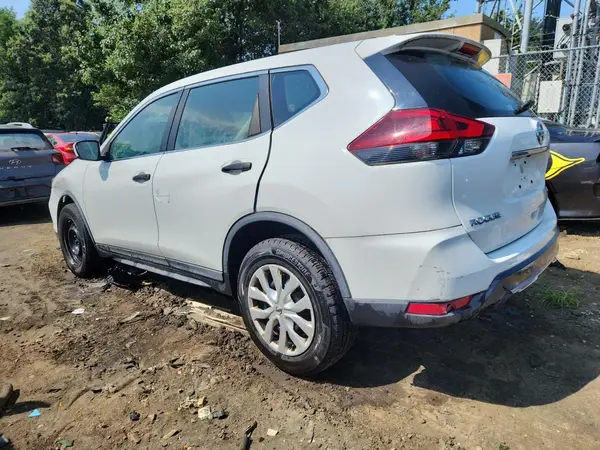 KNMAT2MV1JP524389 2018 NISSAN ROGUE - Image 2