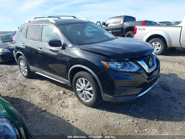 KNMAT2MV1JP524795 2018 NISSAN ROGUE - Image 1