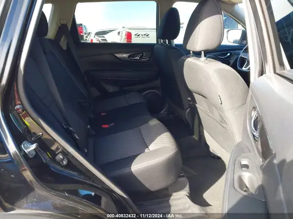 KNMAT2MV1JP524795 2018 NISSAN ROGUE - Image 8
