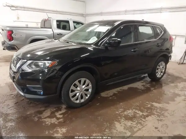 KNMAT2MV1JP528913 2018 NISSAN ROGUE - Image 2