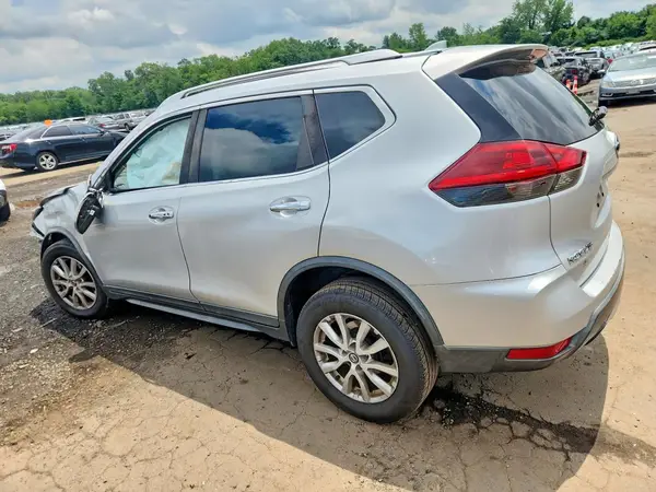 KNMAT2MV1JP529009 2018 NISSAN ROGUE - Image 2