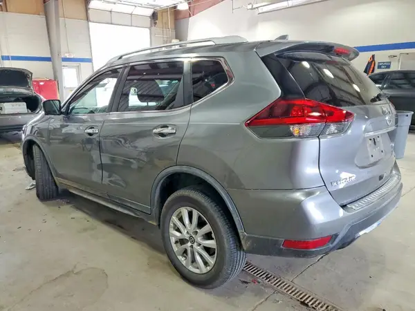 KNMAT2MV1JP529110 2018 NISSAN ROGUE - Image 2