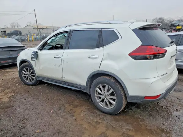 KNMAT2MV1JP530855 2018 NISSAN ROGUE - Image 2