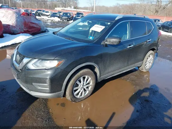 KNMAT2MV1JP532069 2018 NISSAN ROGUE - Image 2