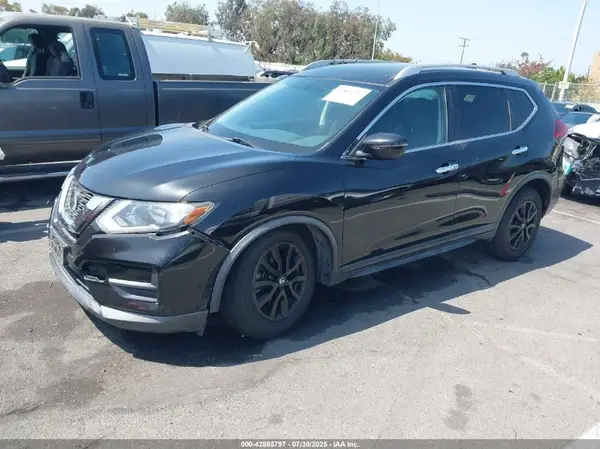 KNMAT2MV1JP533996 2018 NISSAN ROGUE - Image 2