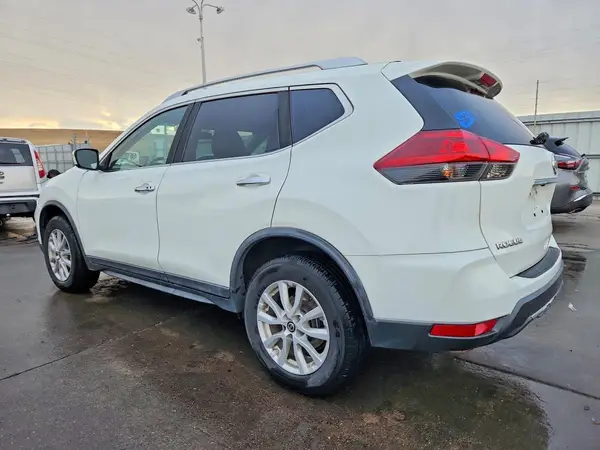 KNMAT2MV1JP540009 2018 NISSAN ROGUE - Image 2